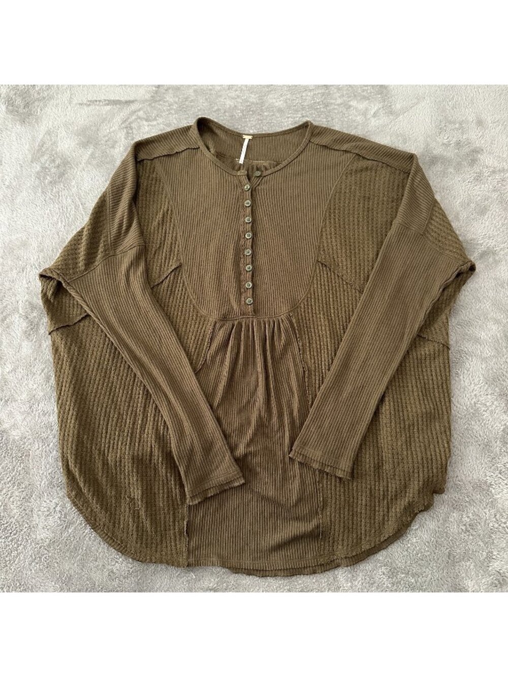 Free People Leo Henley Waffle Knit Shirt Top Olive Green MEDIUM Oversized